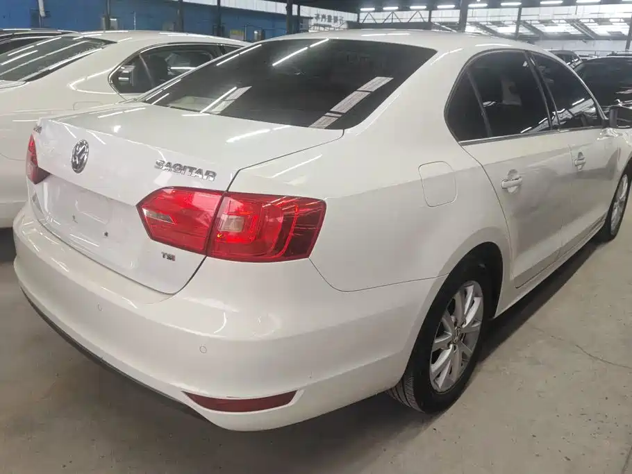 Volkswagen Sagitar 2013
