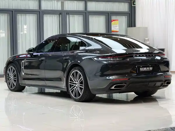 Porsche Panamera 2021