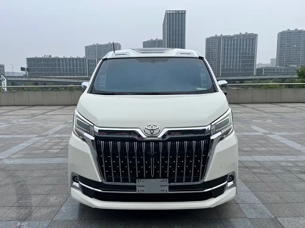 Toyota Hiace 2025 — фото 2
