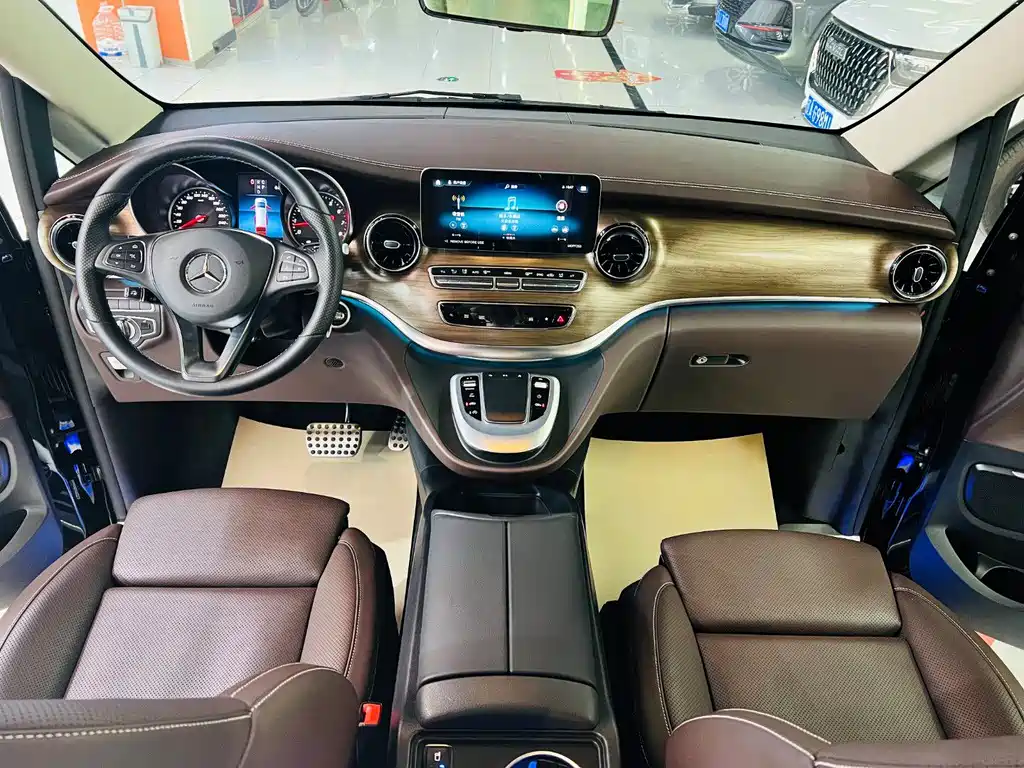 Mercedes-Benz V-Class 2023 — фото 4