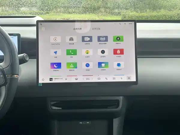 Lynk & Co Z20 2024