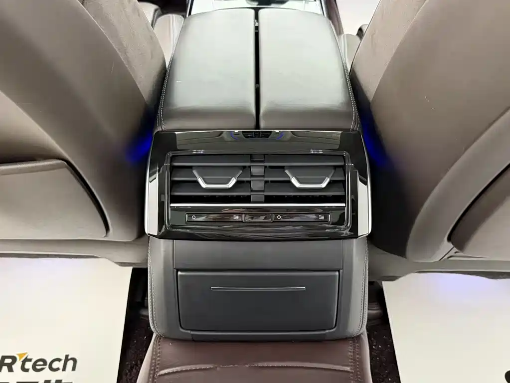 Audi A8 2023 — фото 17