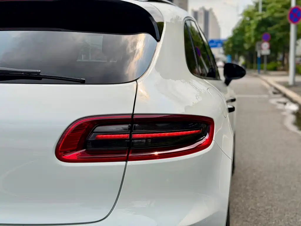 Porsche Macan 2018 — фото 10