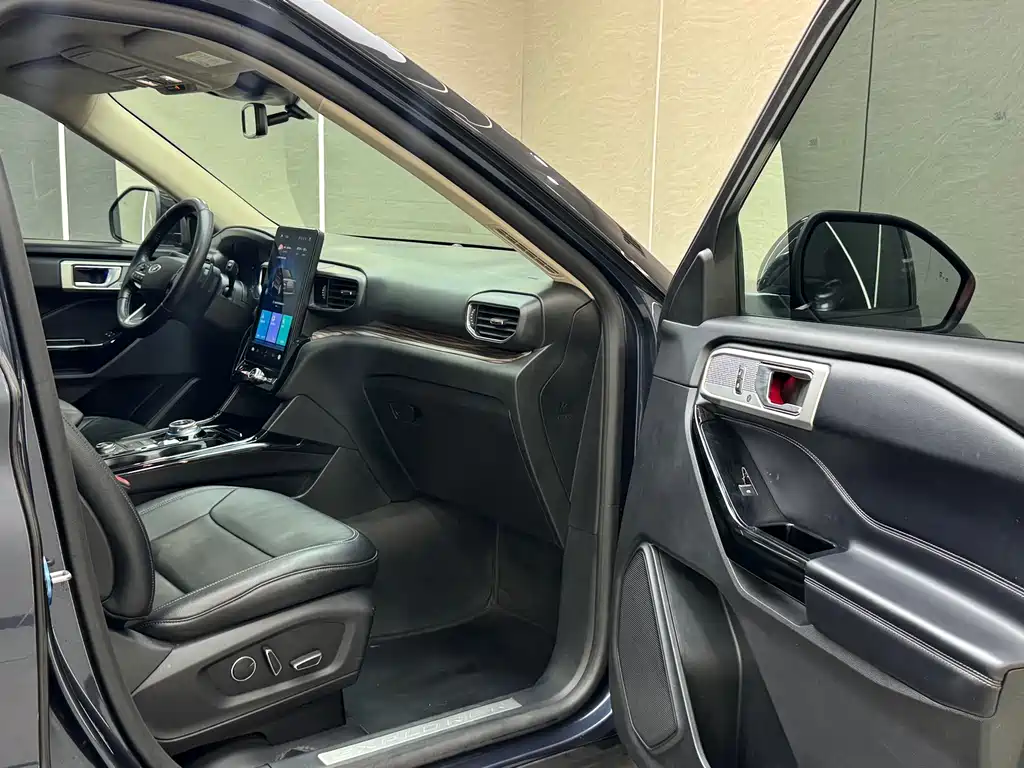 Ford Explorer 2020 — фото 30
