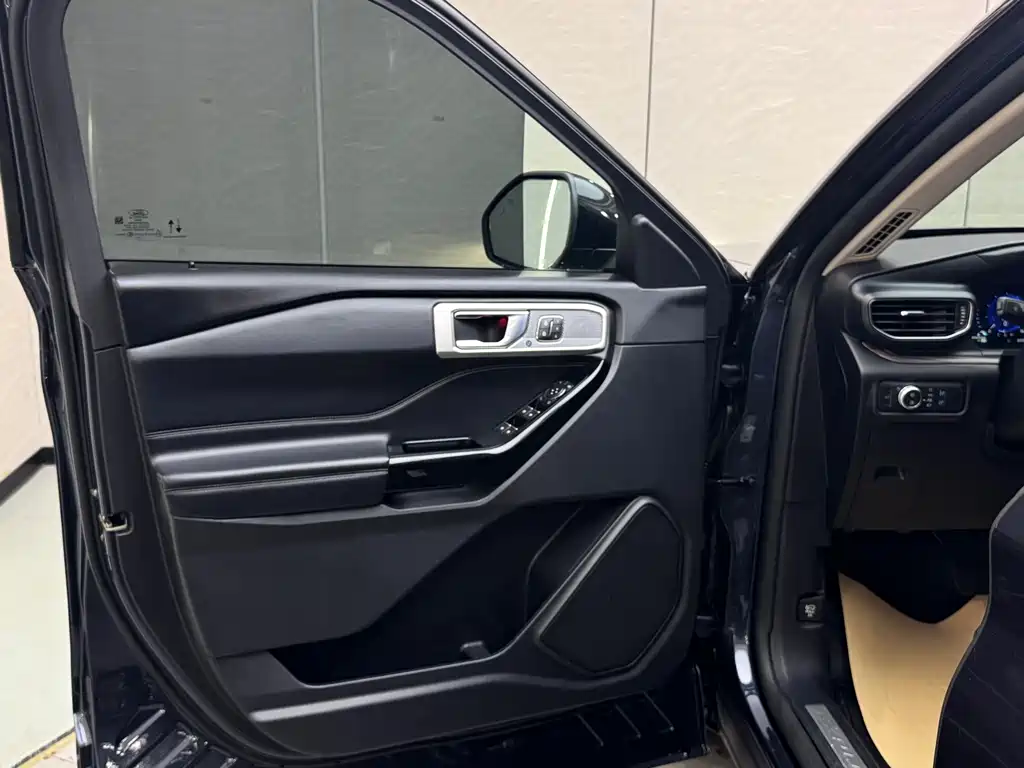 Ford Explorer 2020 — фото 19