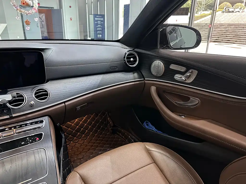 Mercedes-Benz E-Class 2022 — фото 8