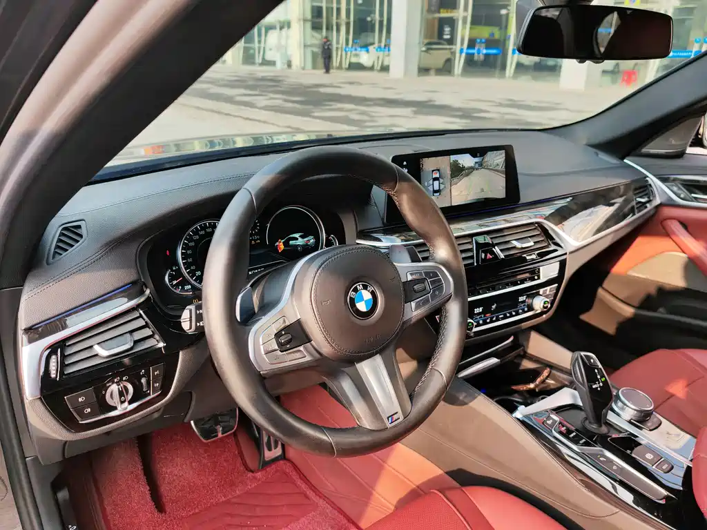 BMW 5 Series 2018 — фото 27