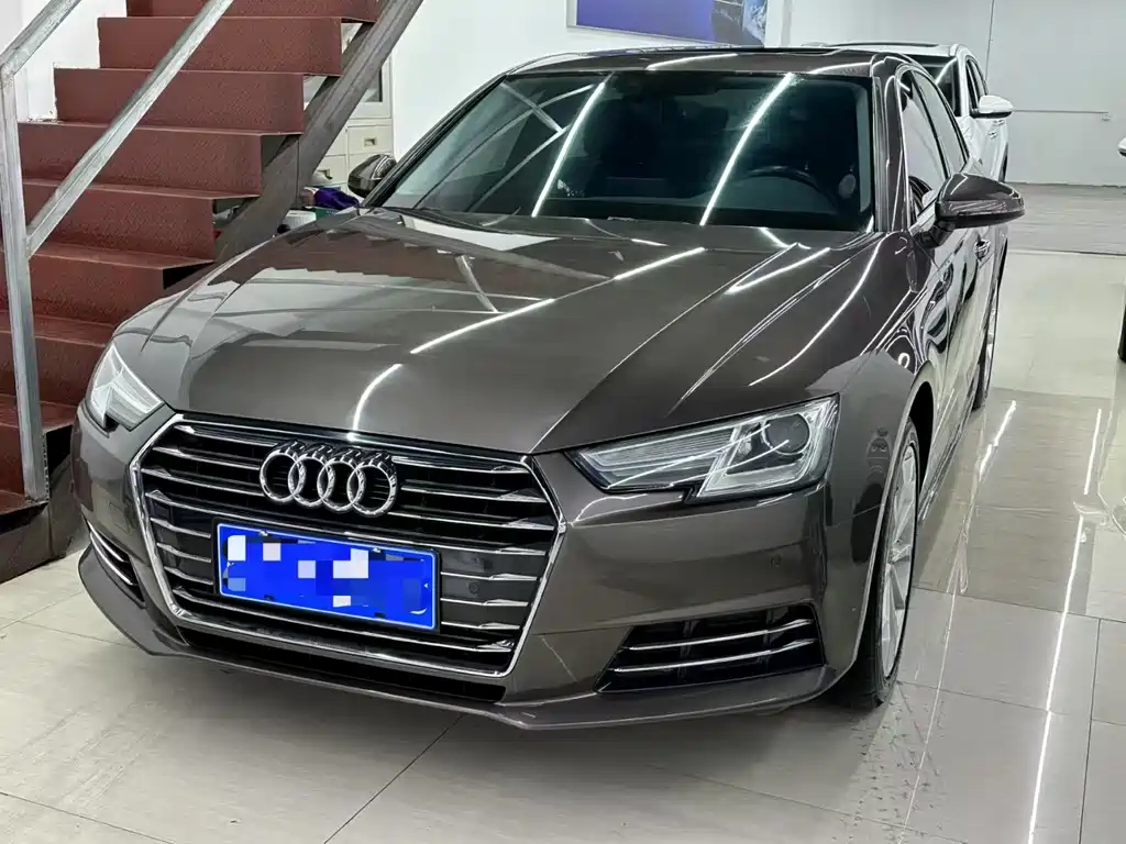 Audi A4L 2018 — фото 1