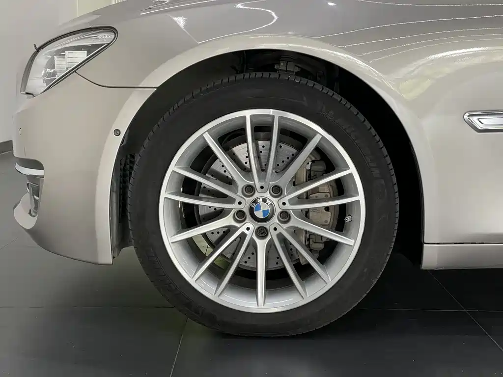 BMW 7 Series 2014 — фото 26