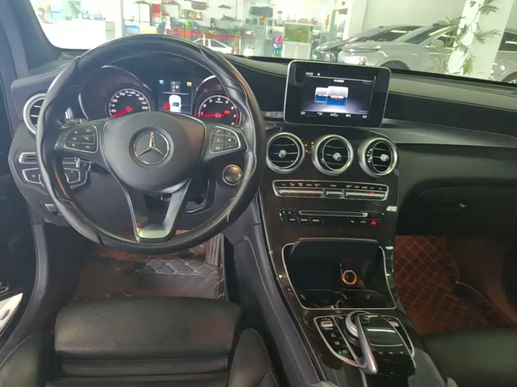 Mercedes-Benz GLC 2018 — фото 10