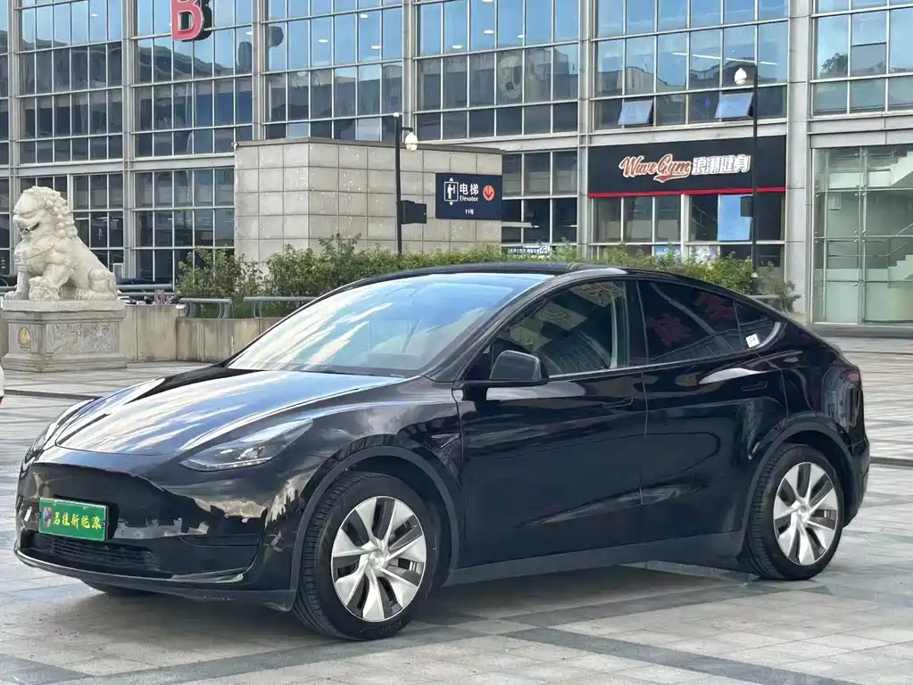Tesla Model Y 2023 — фото 1