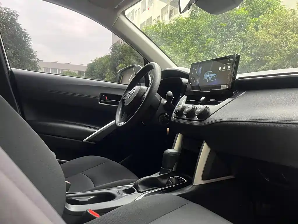 Toyota Corolla Cross 2023 — фото 10