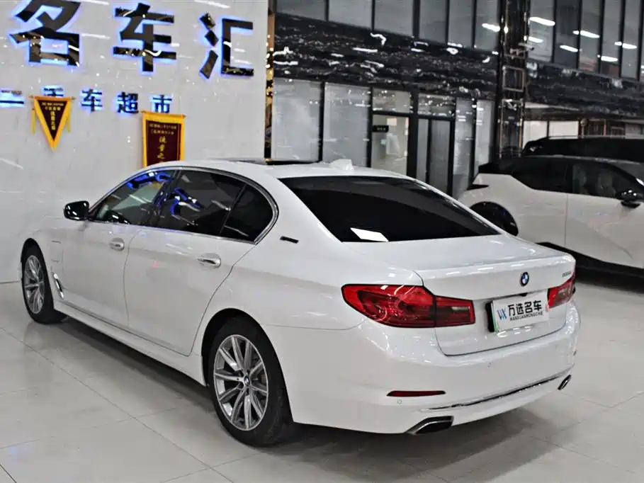 BMW 5 Series New Energy 2018 — фото 19