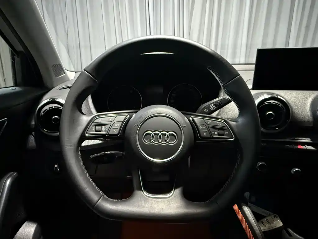 Audi Q2L 2022 — фото 13