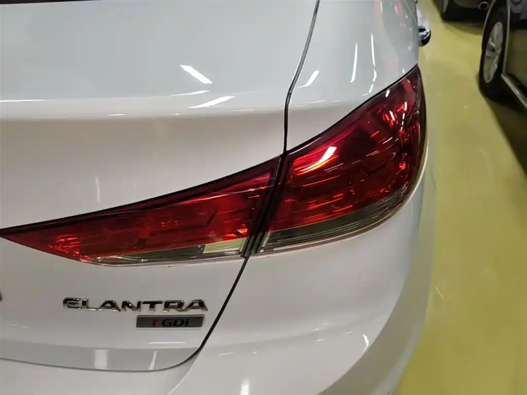 Hyundai Elantra 2020 — фото 8