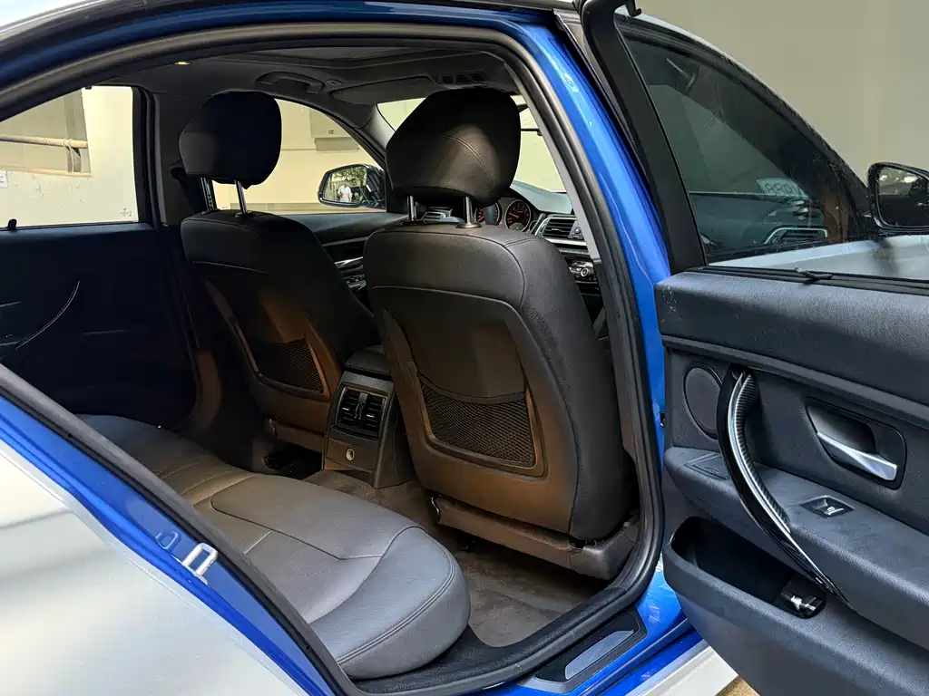 BMW 3 Series 2017 — фото 16