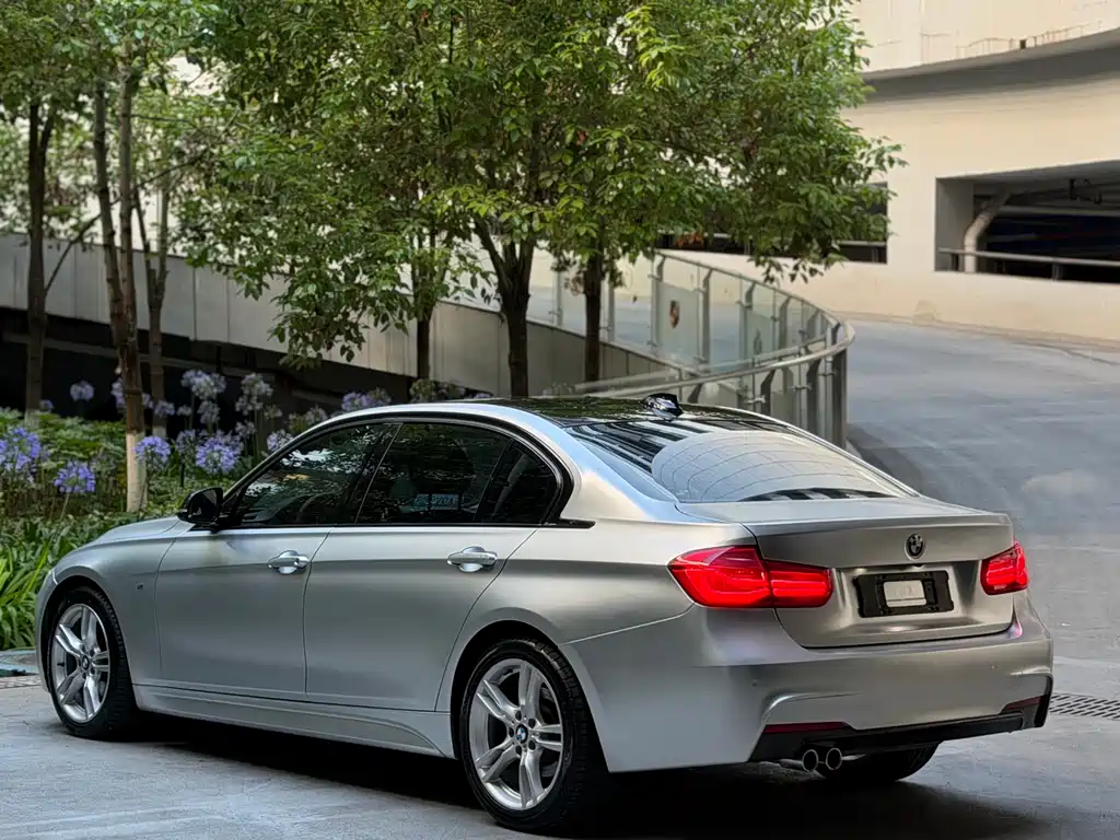 BMW 3 Series 2017 — фото 25