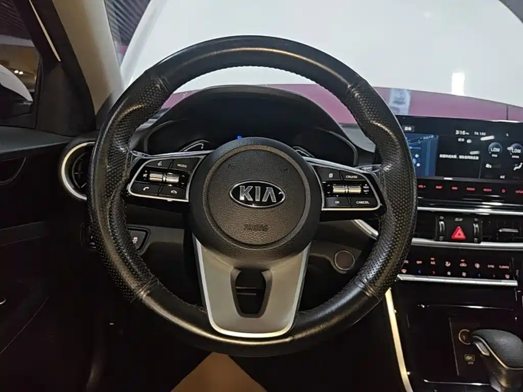 Kia K3 2019 — фото 11