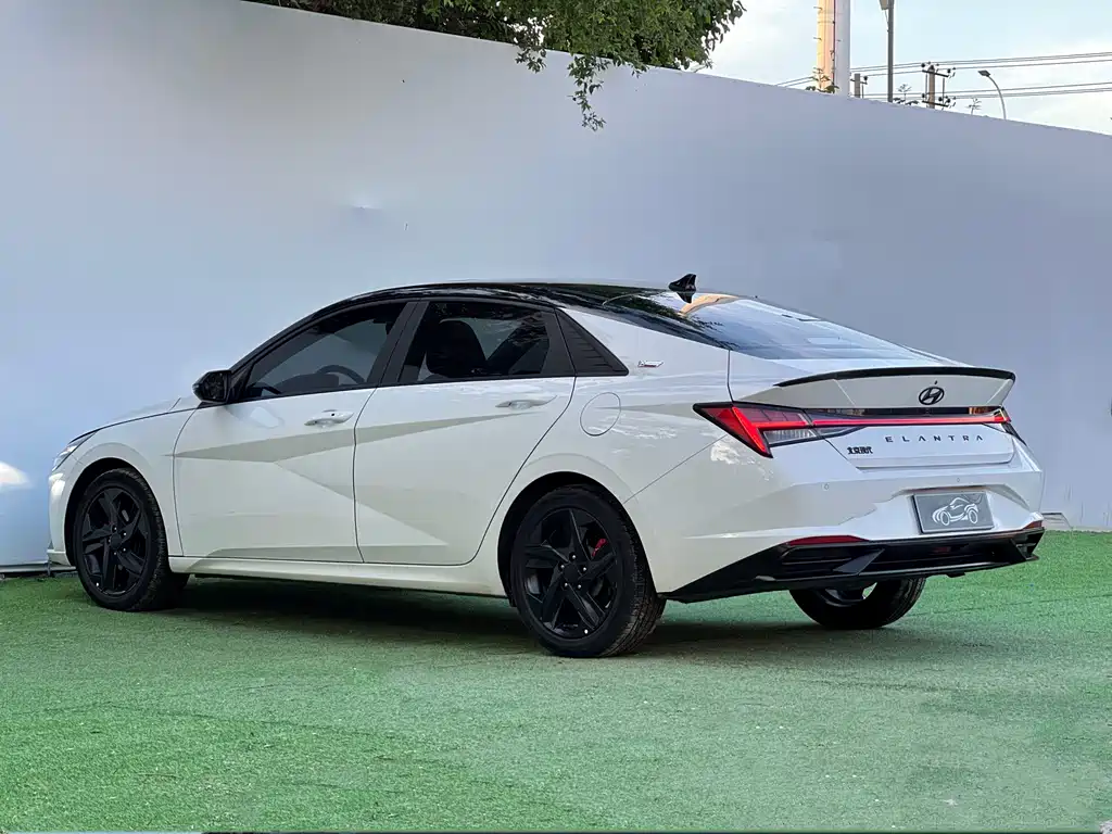 Hyundai Elantra 2022