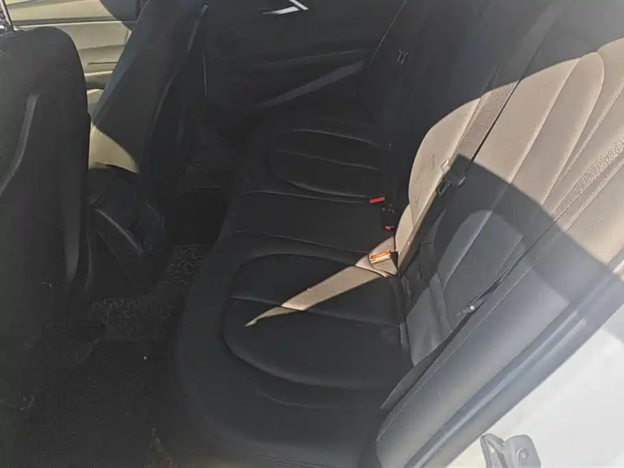 BMW 1 Series 2018 — фото 11