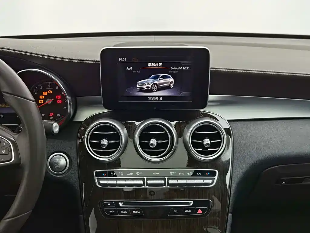 Mercedes-Benz GLC 2018 — фото 12