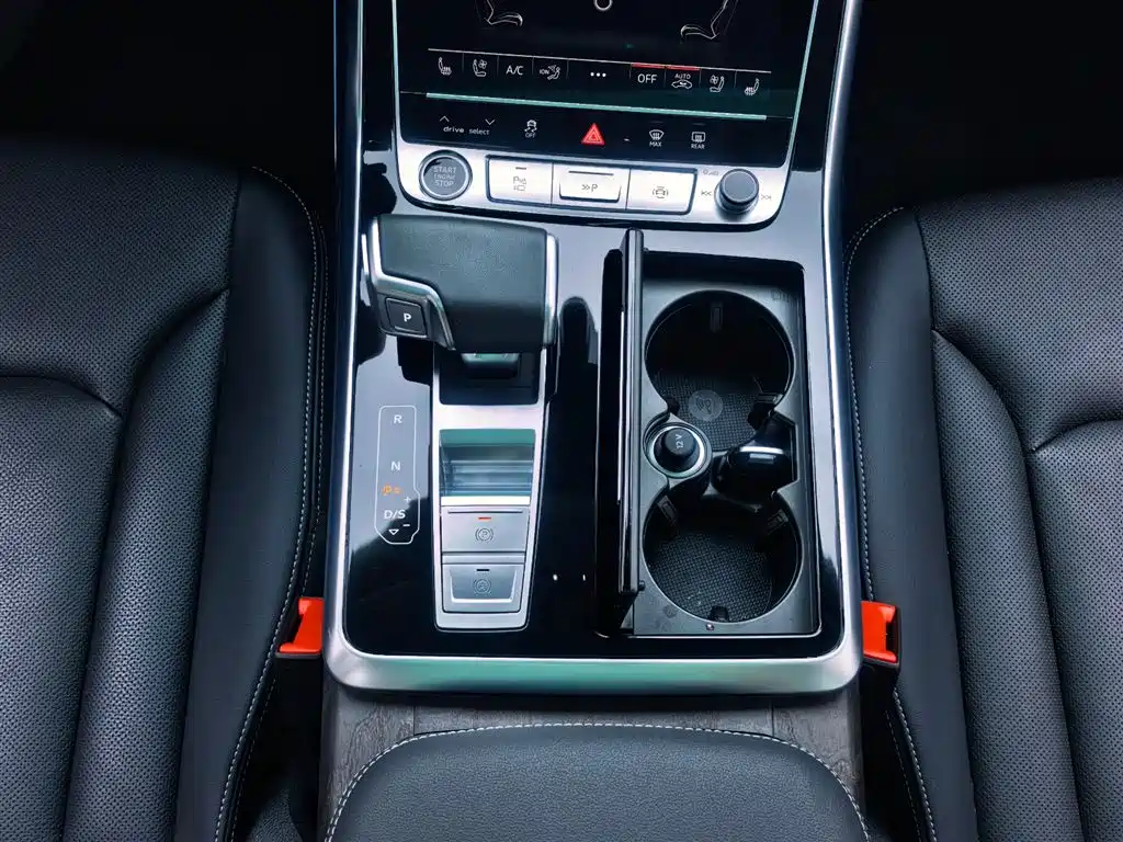 Audi Q8 2025 — фото 11