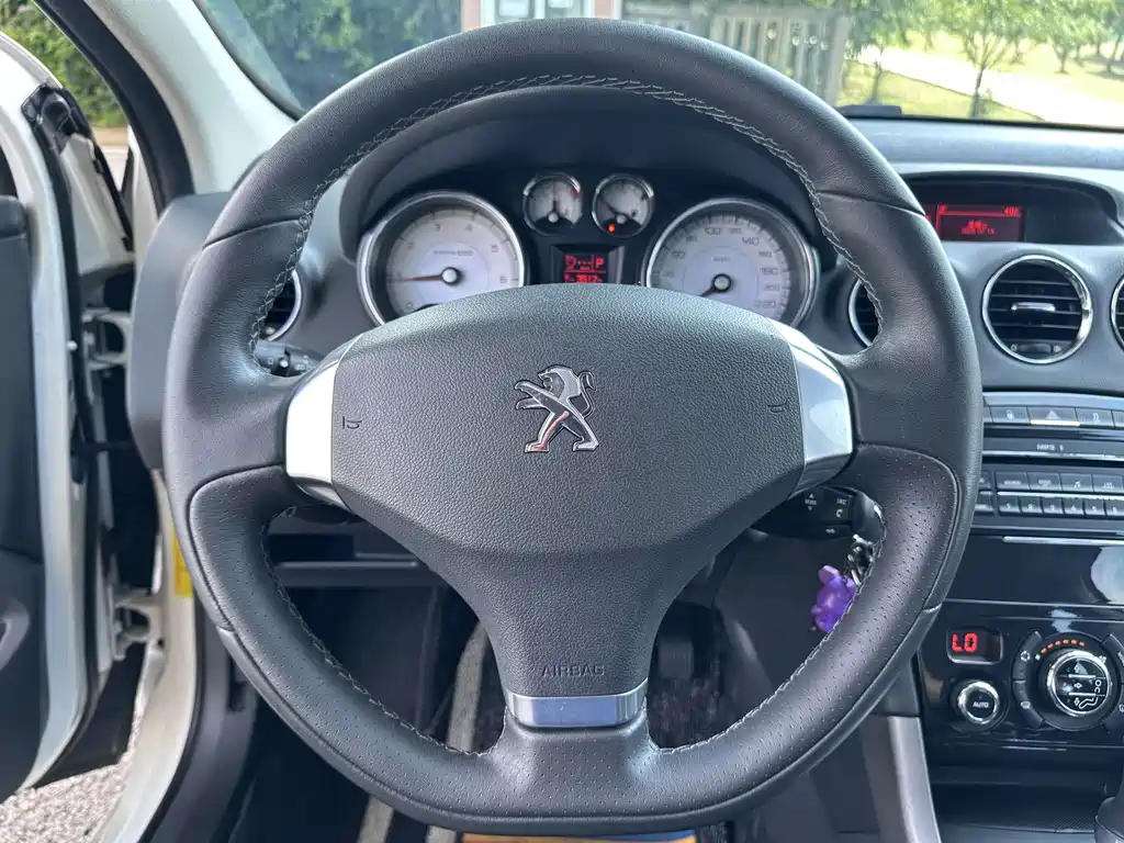 Peugeot 408 2014 — фото 10
