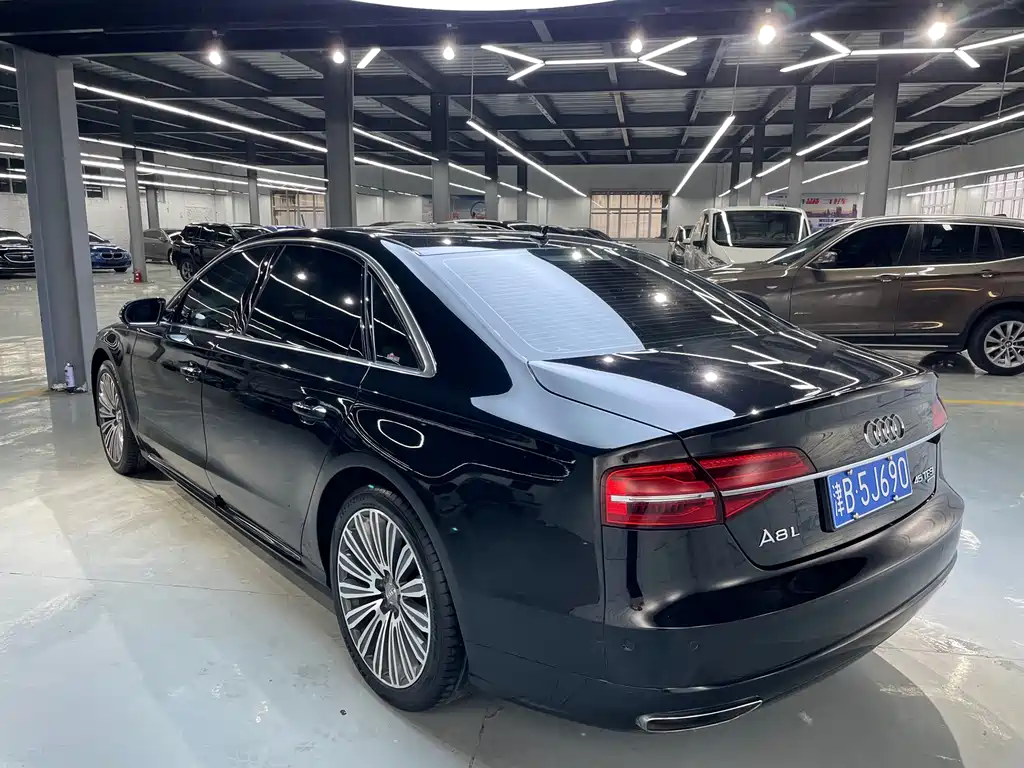 Audi A8 2018 — фото 20