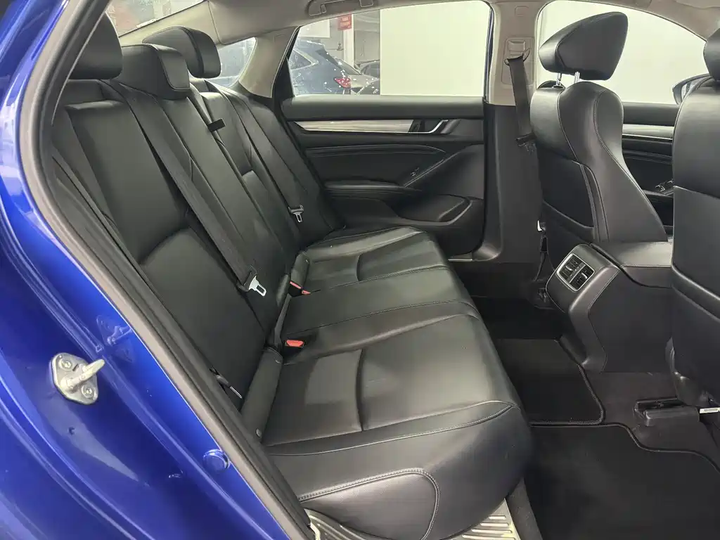 Honda Accord 2018 — фото 11