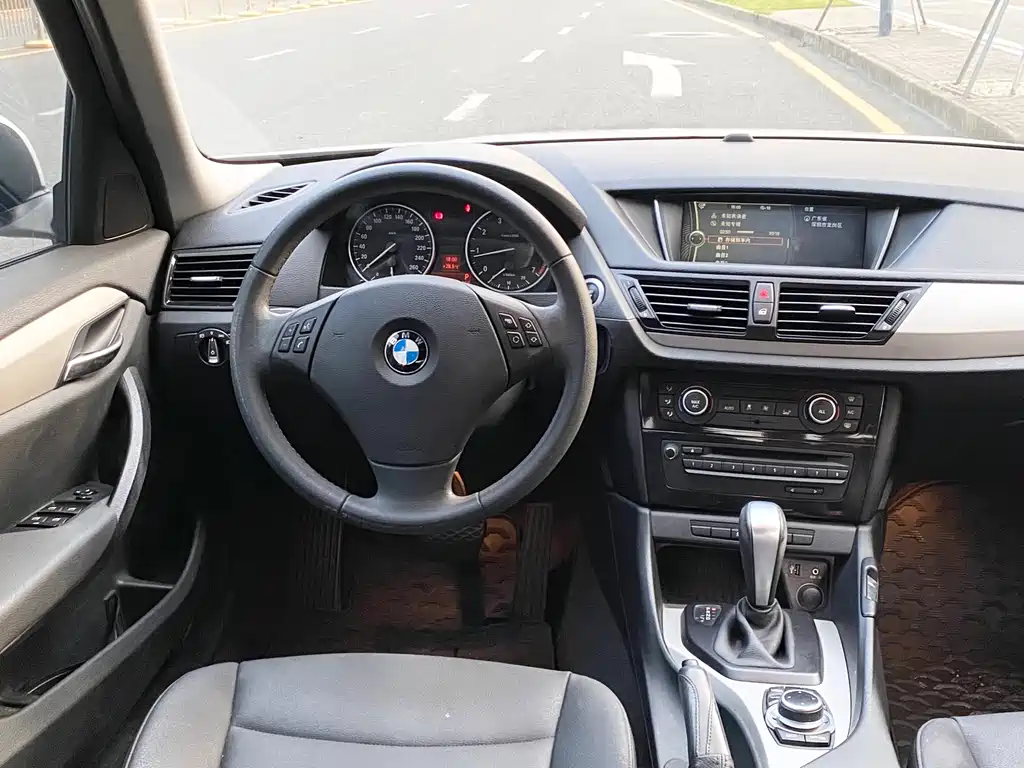 BMW X1 2012 — фото 13