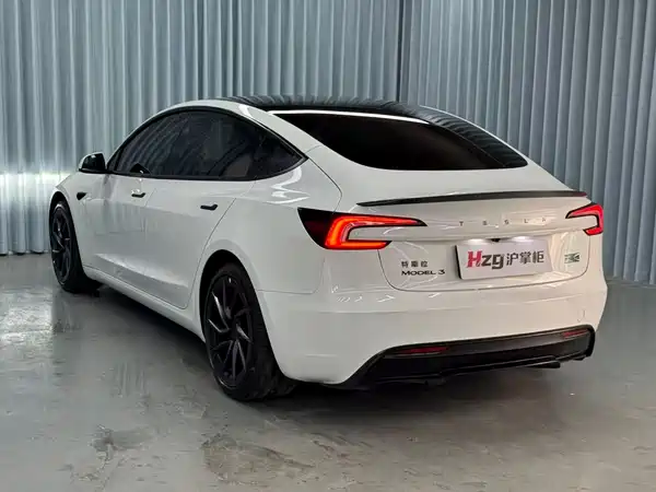 Tesla Model 3 2025