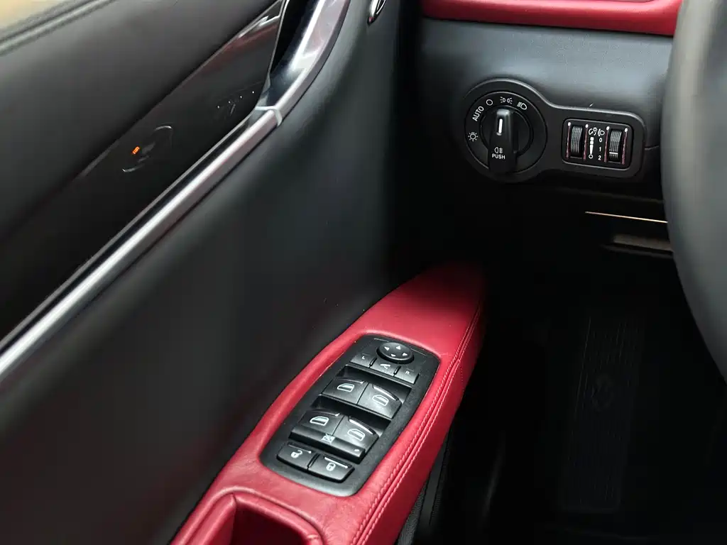 Maserati Ghibli 2017 — фото 16