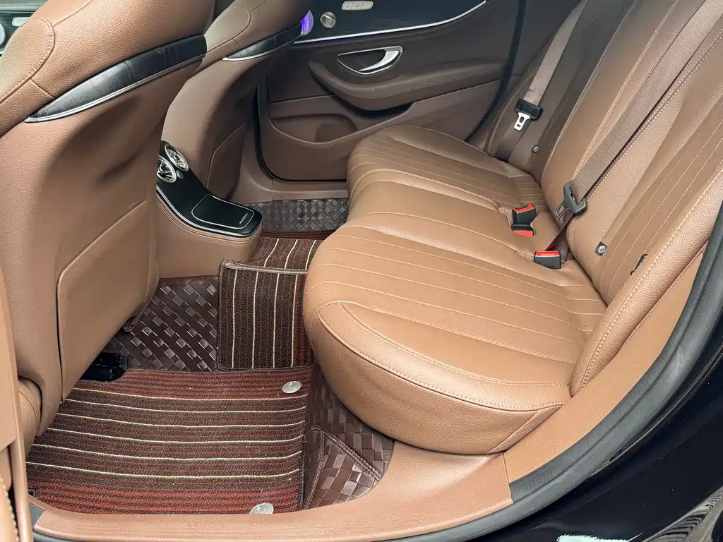 Mercedes-Benz E-Class 2023 — фото 10