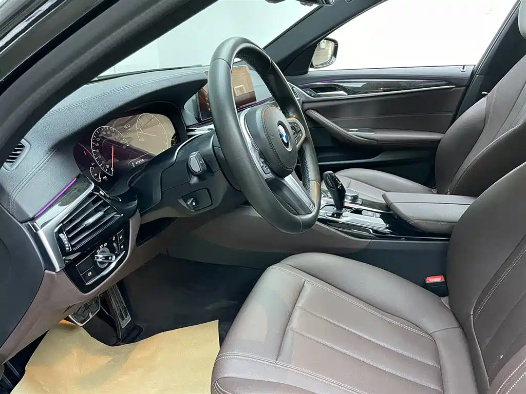 BMW 5 Series 2019 — фото 14