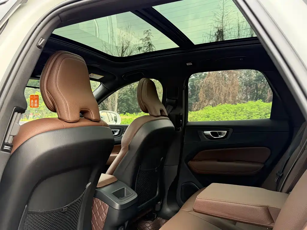 Volvo XC60 2022 — фото 10