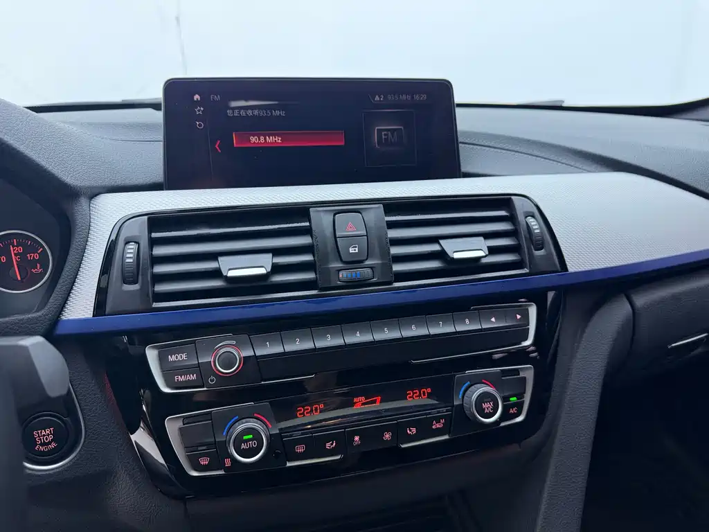 BMW 3 Series 2018 — фото 10
