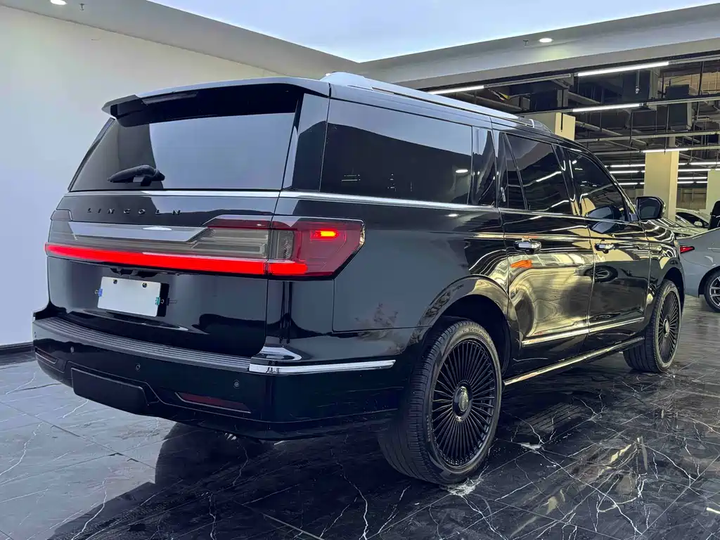 Lincoln Navigator 2018 — фото 19