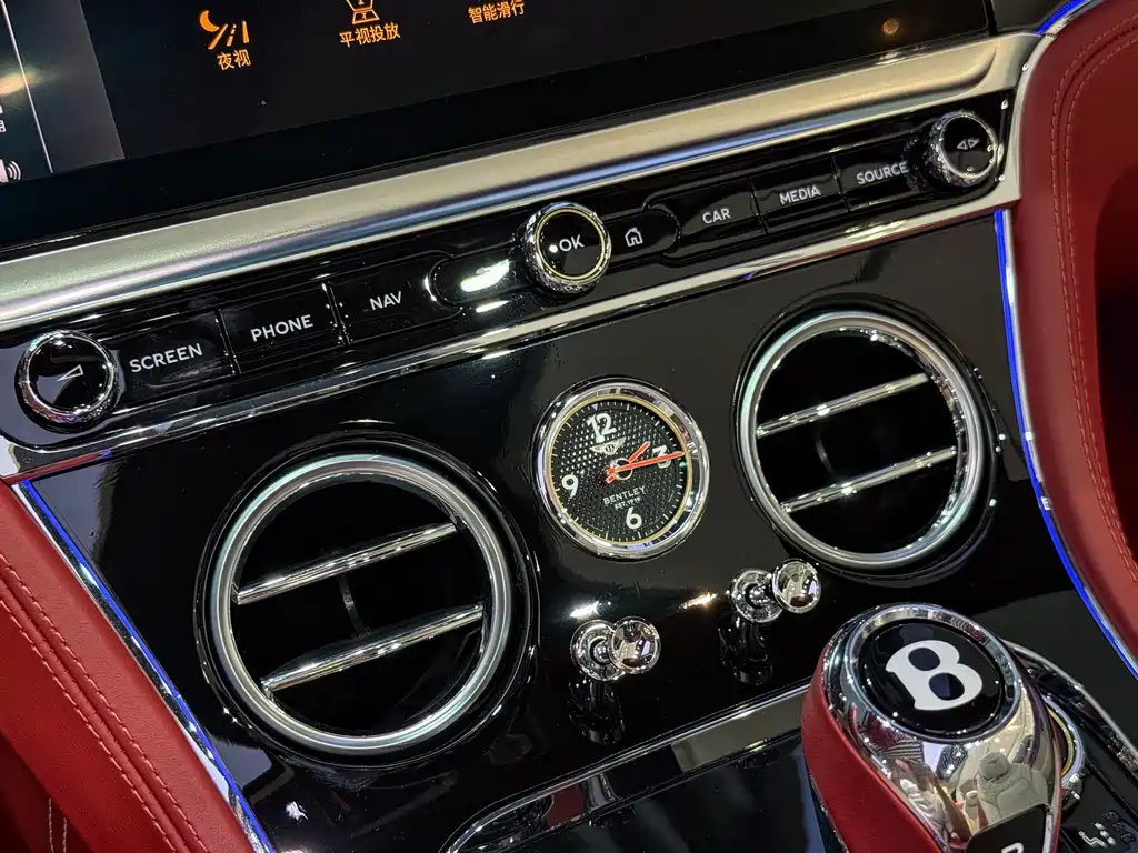 Bentley Continental 2024 — фото 14