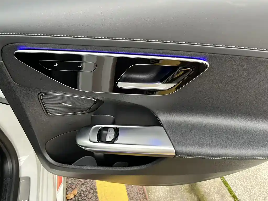 Mercedes-Benz C-Class 2025 — фото 12