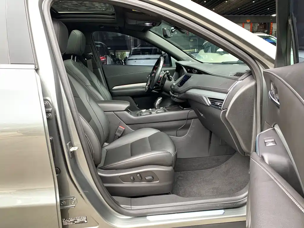Cadillac XT4 2019 — фото 10
