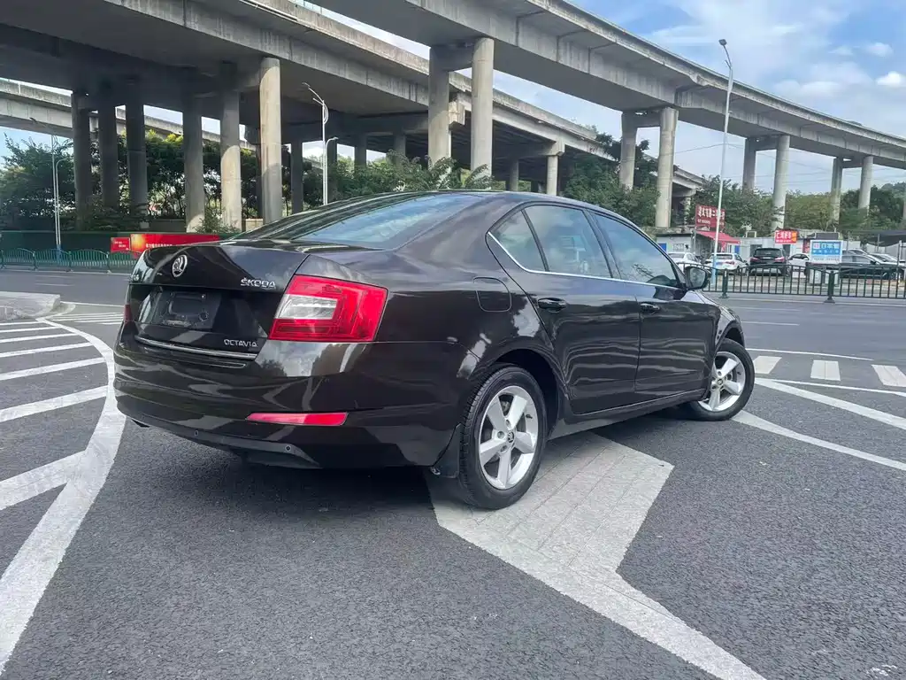 Skoda Octavia 2015 — фото 9