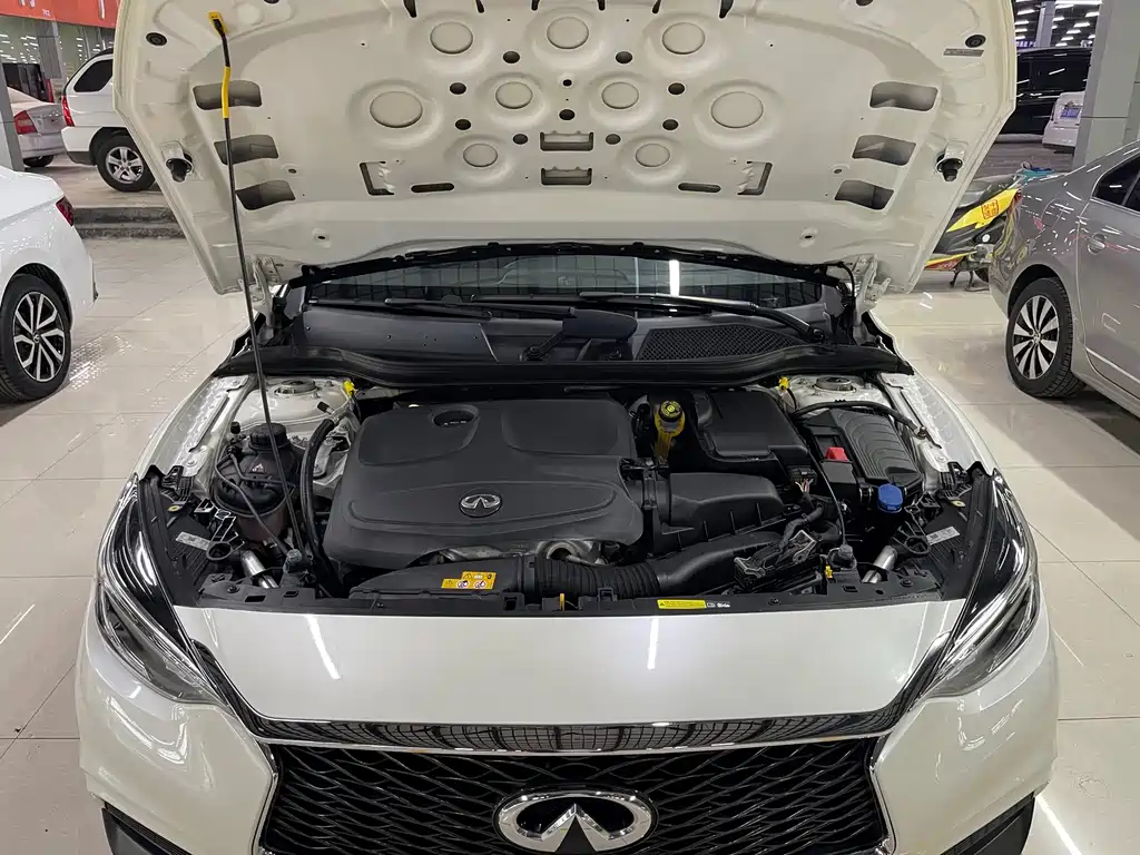 Infiniti QX30 2018 — фото 13
