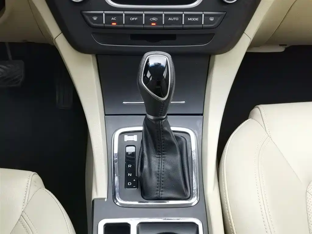 Geely Emgrand 2017 — фото 13