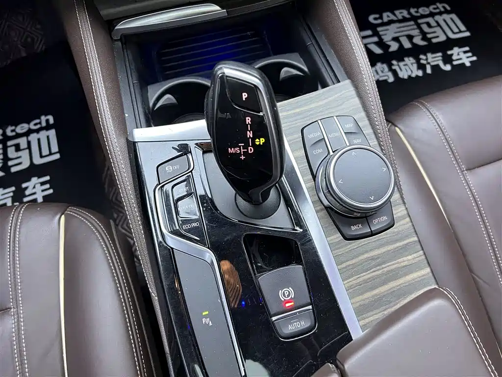 BMW 5 Series 2018 — фото 21
