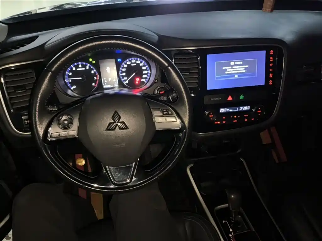 Mitsubishi Outlander 2019 — фото 10