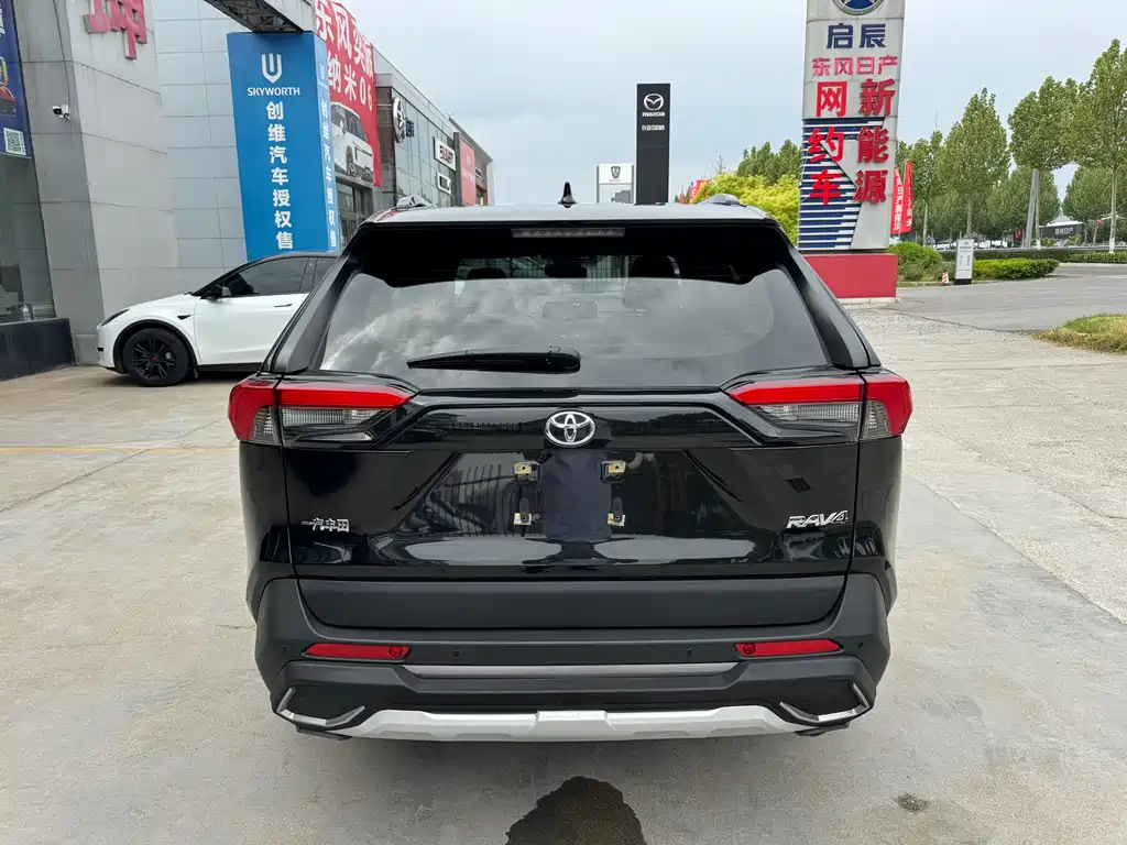 Toyota RAV4 2021 — фото 14
