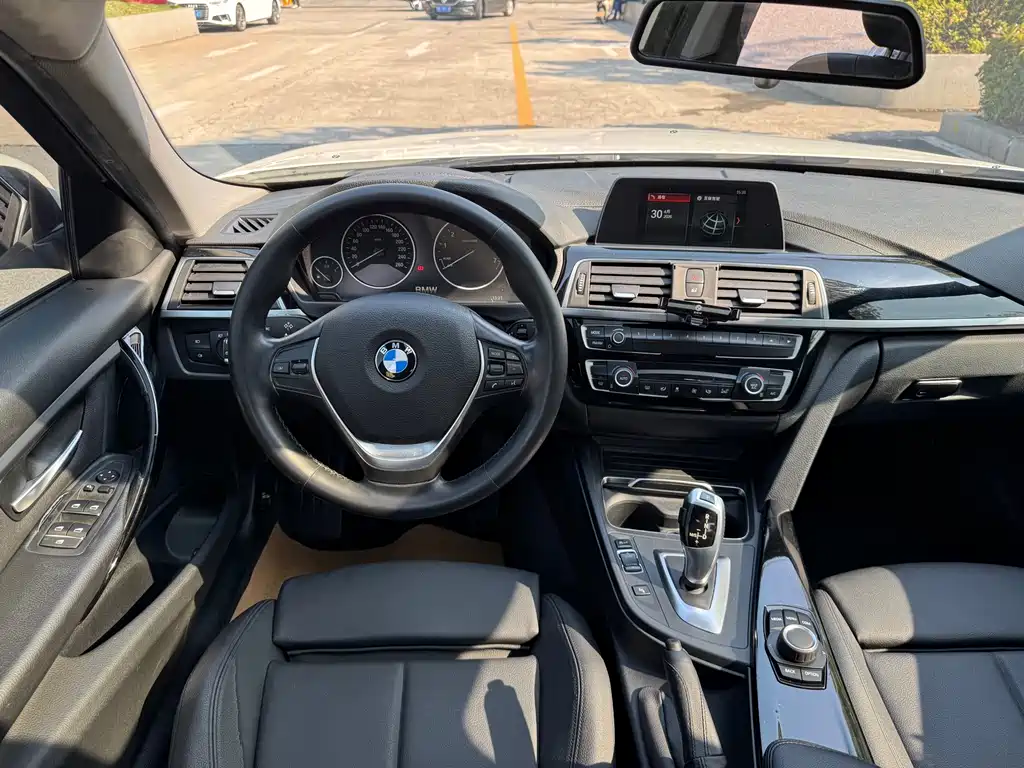 BMW 3 Series 2017 — фото 16