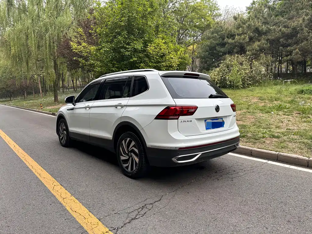Volkswagen Tiguan L 2023 — фото 4