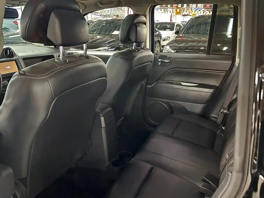Jeep Compass 2015 — фото 12