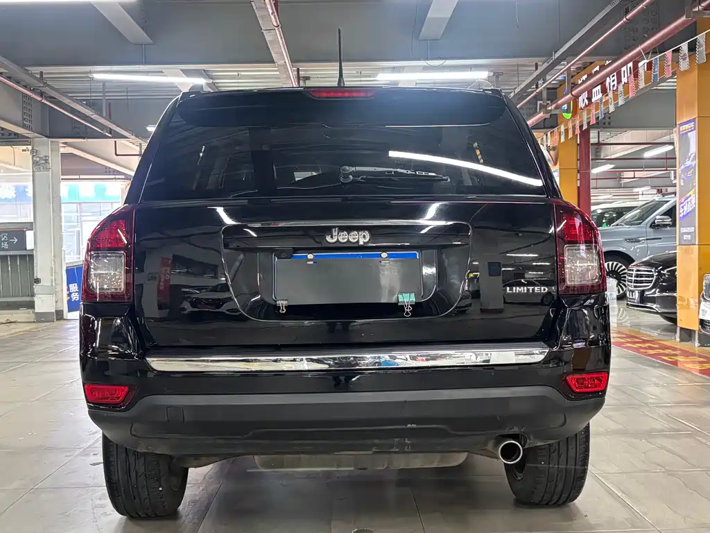 Jeep Compass 2015 — фото 8